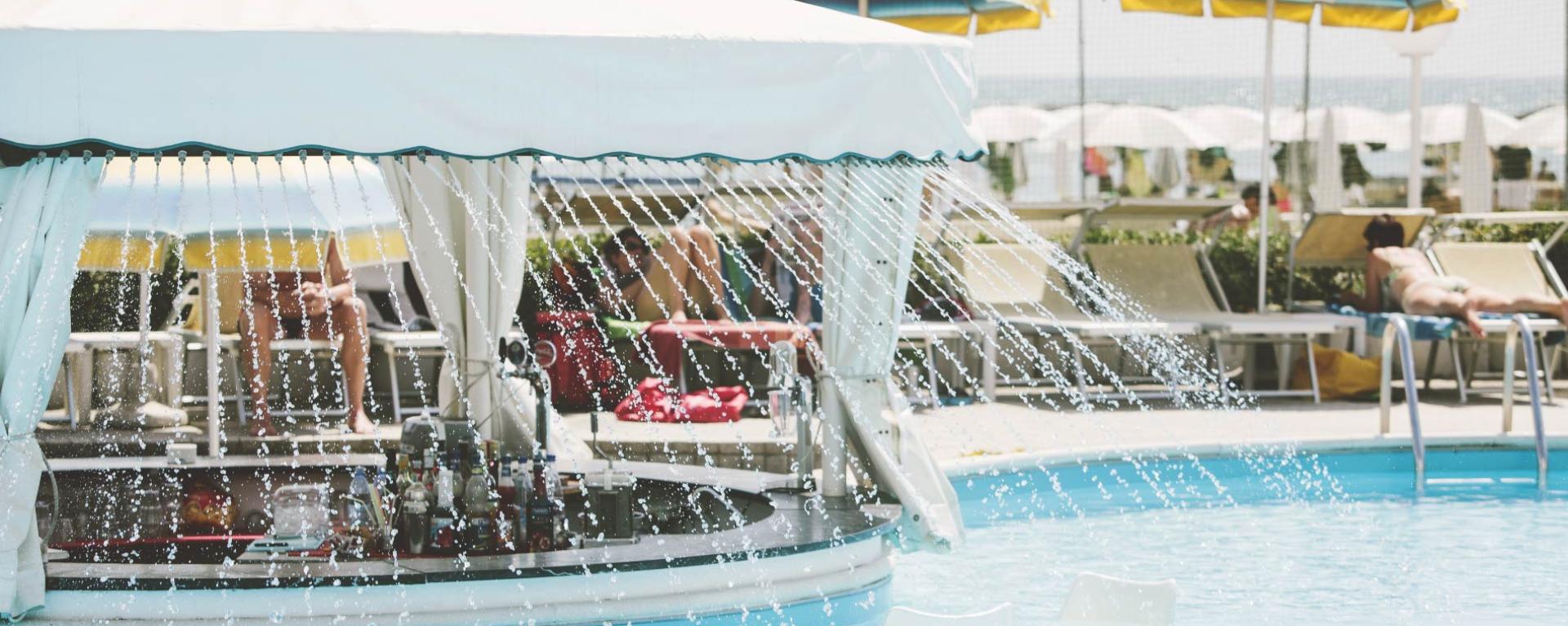 hotelmarco it 1-it-273017-offerta-vacanze-per-famiglie-lido-di-savio-in-hotel-fronte-mare-con-piscina-e-spiaggia 001